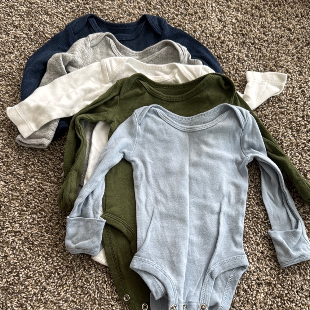 Lot of 5 - Carter’s - NB - Long sleeve onesies